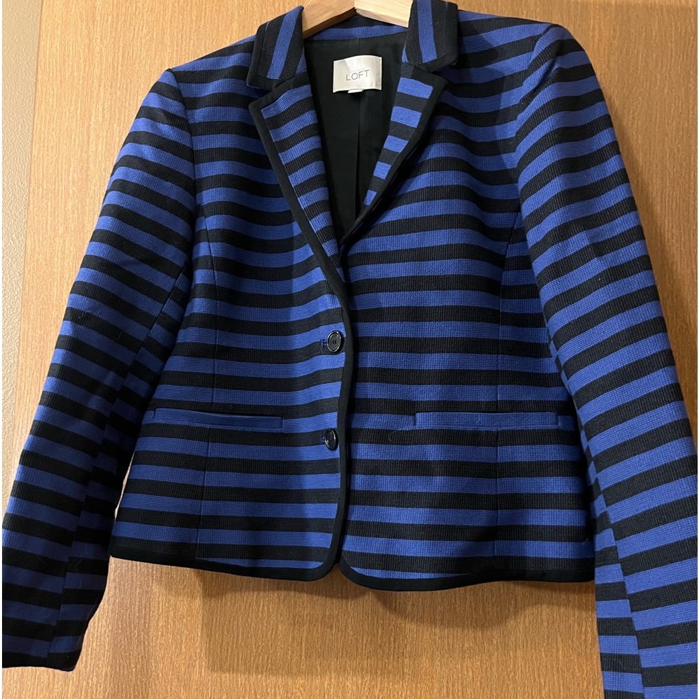Ann Taylor Blue and Black Blazer Size 6/8
